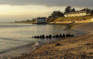 Foto 'The Watch House' am Lepe-Strand