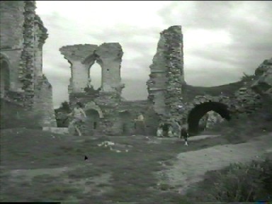 Film-Bildschirmfoto: Das Schloß auf der Felseninsel