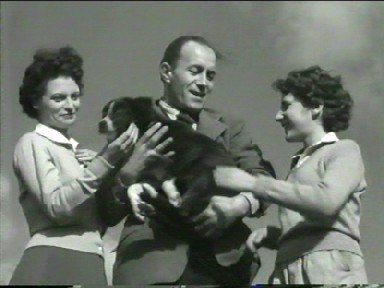 Film-Bildschirmfoto: Margaret (Fanny) und Quentin versprechen George, daß sie Timmy behalten darf