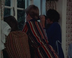 screenshot: Dick, Julian und George warten auf Quentins Signal