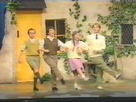 Standbild: Dick, George, Anne und Julian beim Tanzen