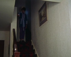 screenshot: George auf der Treppe